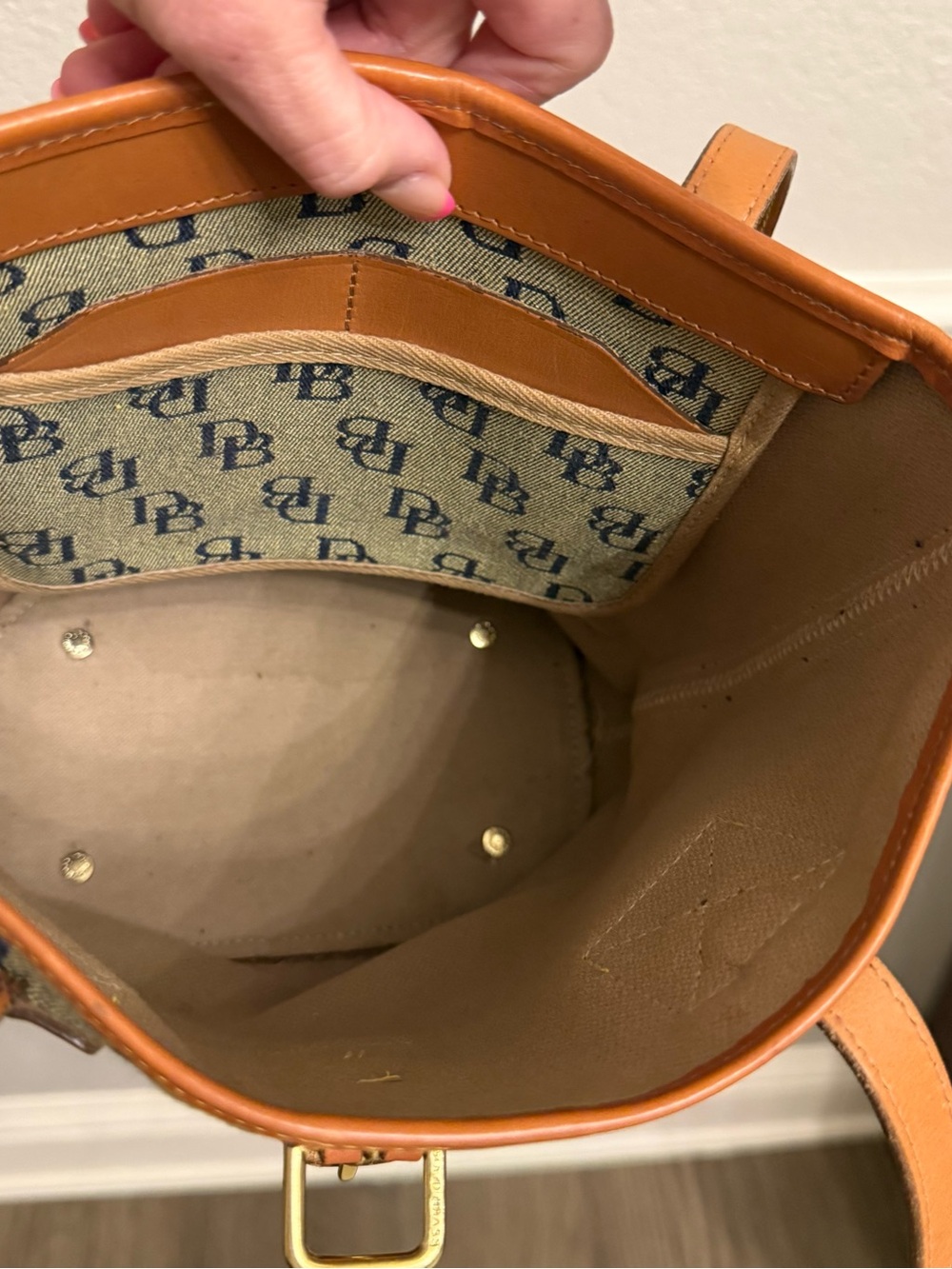 Dooney & Bourke Canvas Bucket Bag Leather Trim *dust bag & key fob included * - Picture 9 of 15